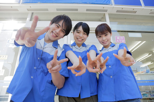 出会いが多いバイトの特徴とは 異性と出会えるおすすめのバイト3選 コンビニスタッフプロモーション