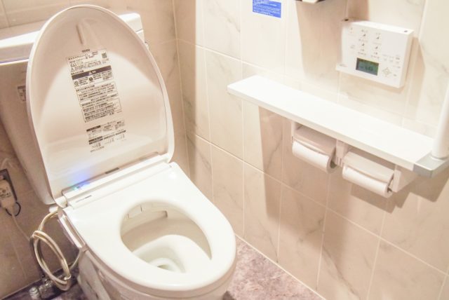 コンビニバイトの勤務中にトイレに行くことは可能？トイレのタイミングについて